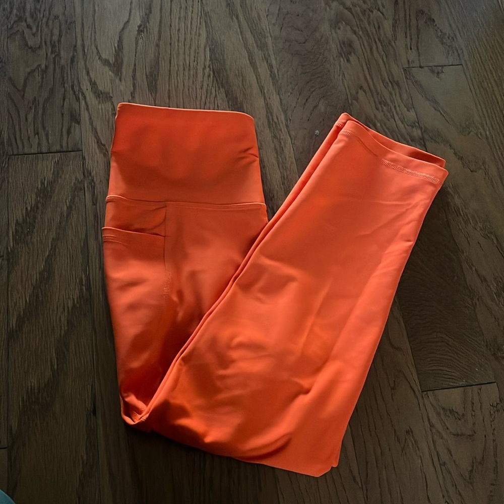 In excellent used condition Old Navy Workout Leggings
